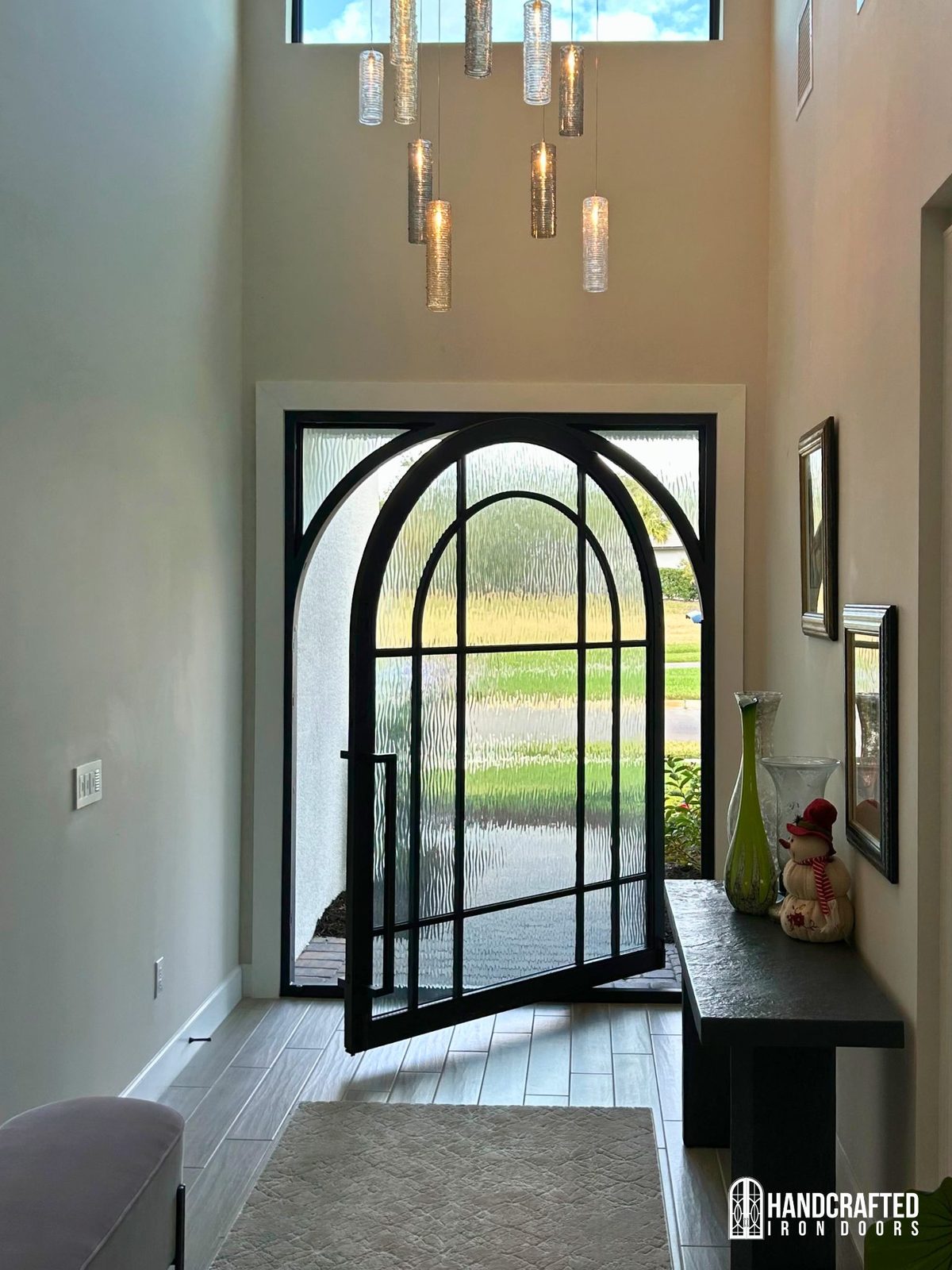 Pivot iron door — Arched pivot